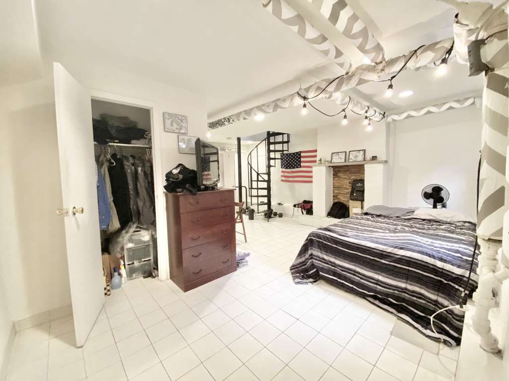 East 54th Street - Photo 15