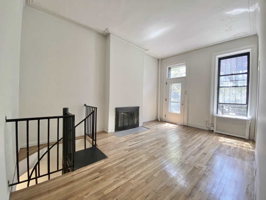 East 54th Street - Photo 1