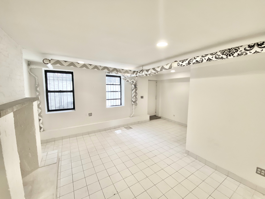 East 54th Street - Photo 12