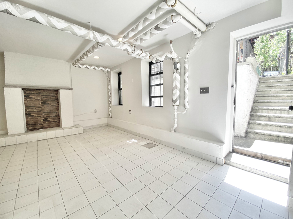 East 54th Street - Photo 18