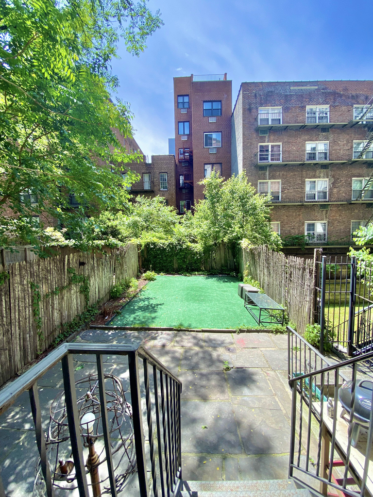 East 54th Street - Photo 19
