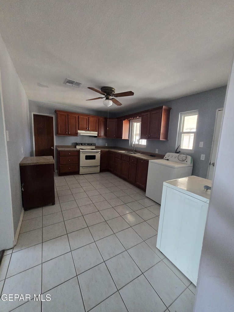 323 Mary Jeanne Lane - Photo 2