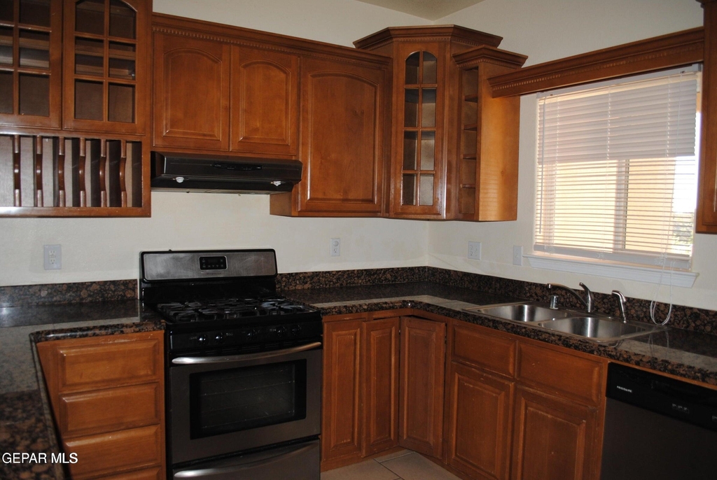 5817 Lawndale Drive - Photo 5