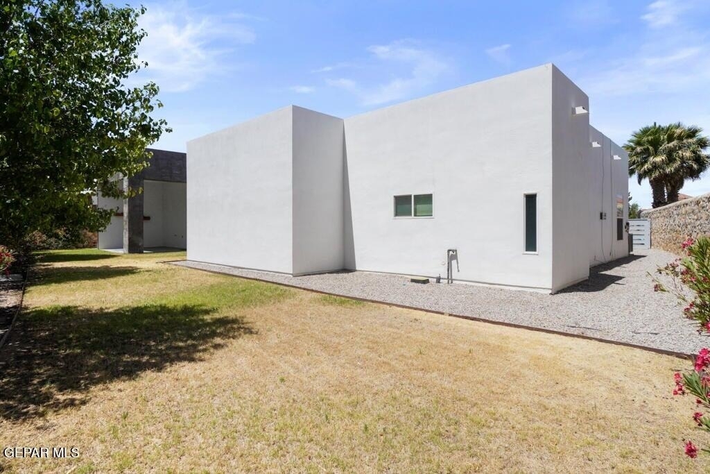 6324 Via Serena Drive - Photo 5