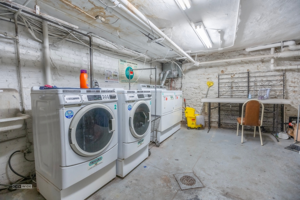 255 East 61st Street - Photo 3