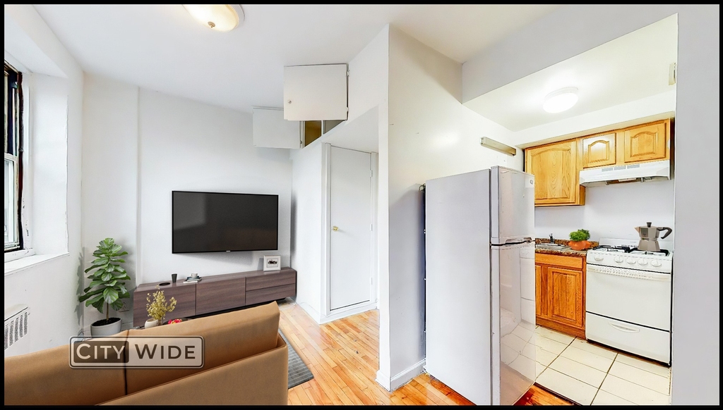 255 East 61st Street - Photo 2