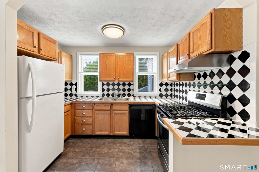 126 Booth Street - Photo 9