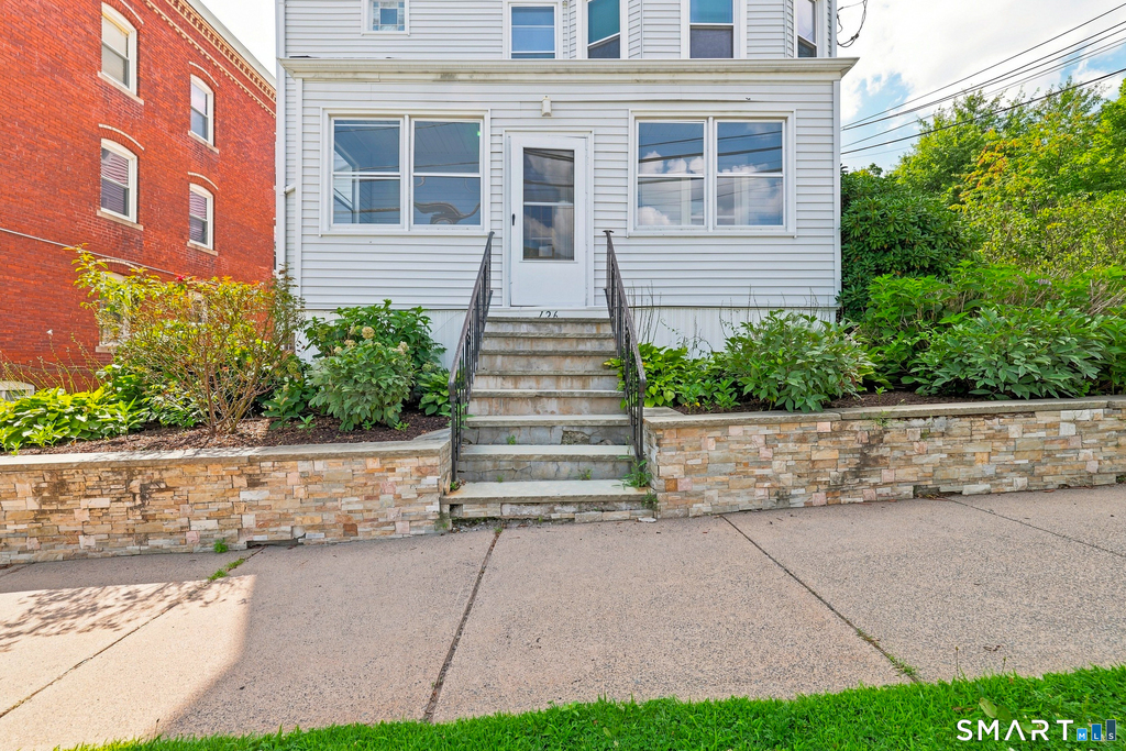 126 Booth Street - Photo 1