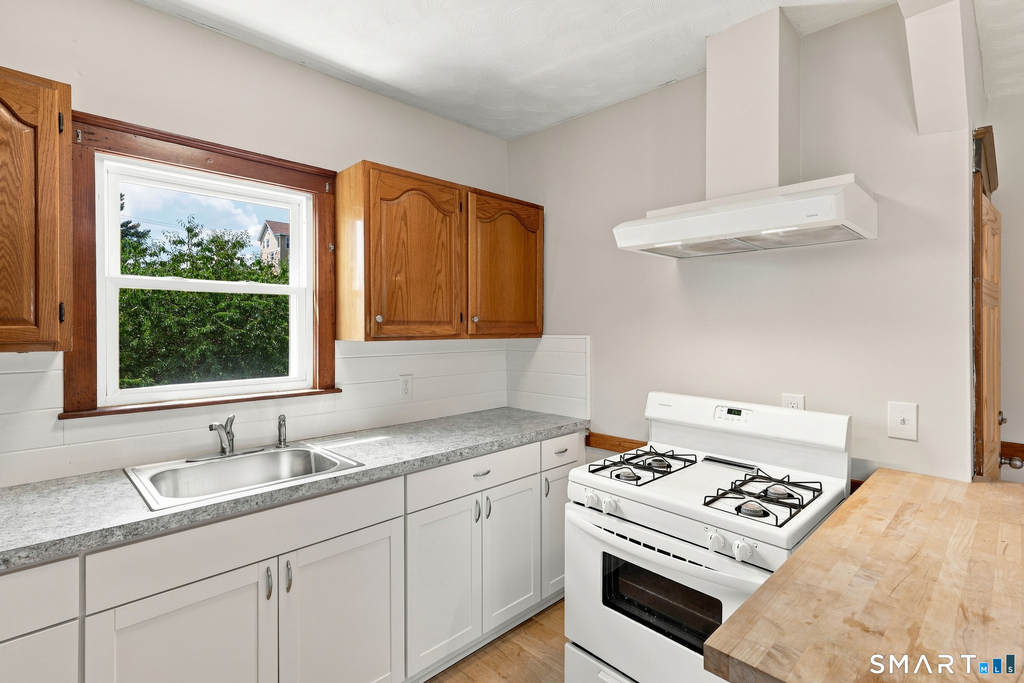 126 Booth Street - Photo 8