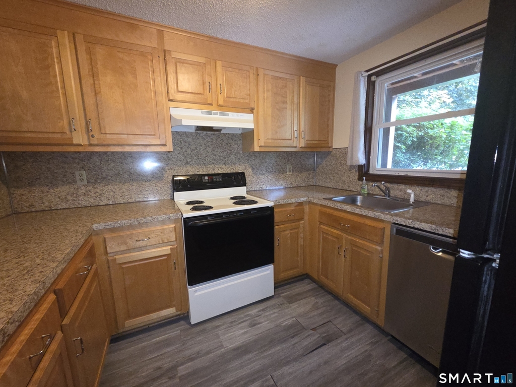 883 Rubber Avenue - Photo 0