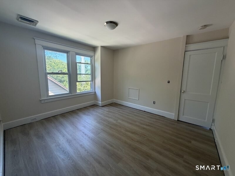 887 Howe Avenue - Photo 5