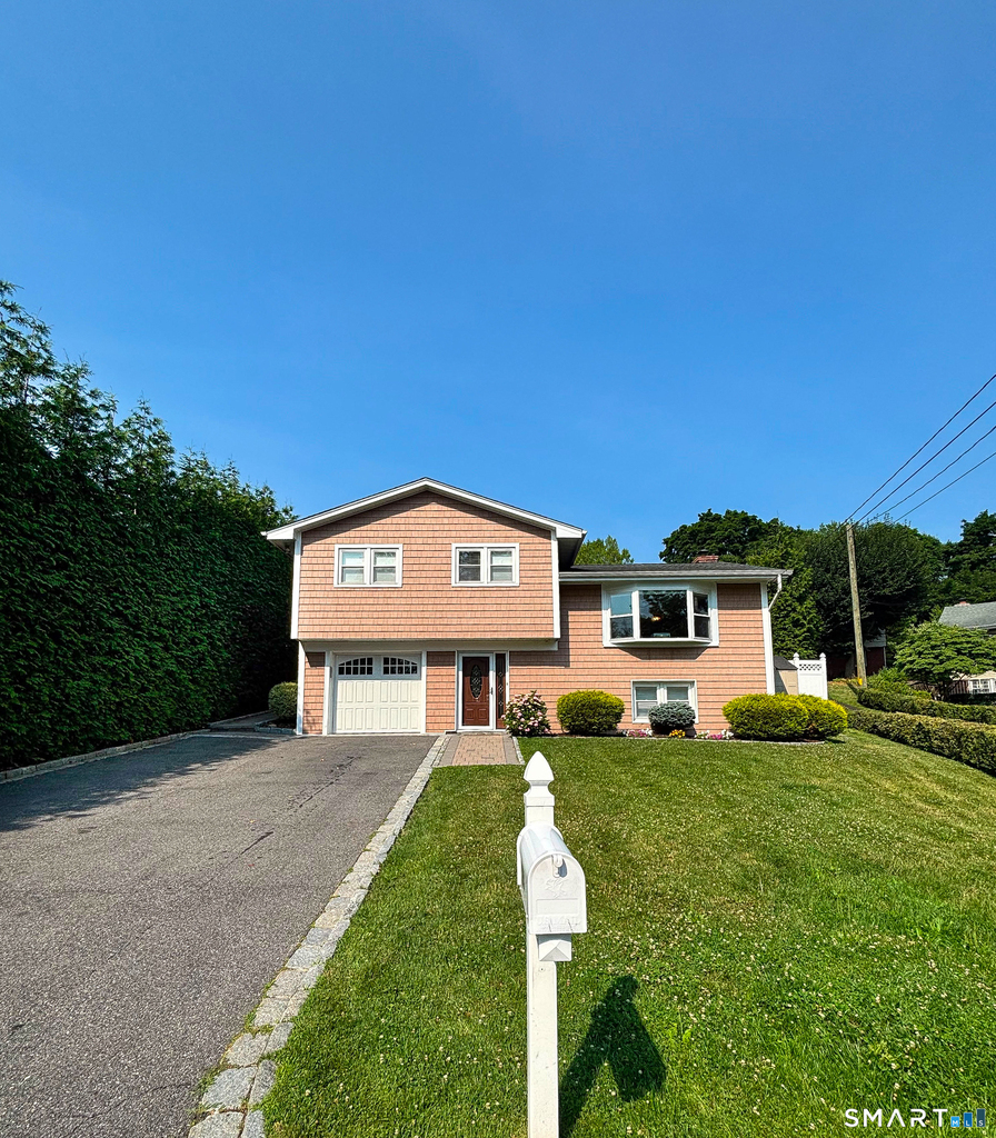 120 Pilgrim Drive - Photo 0