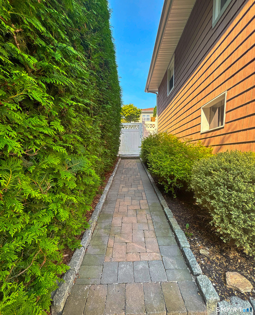 120 Pilgrim Drive - Photo 3