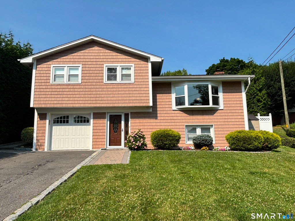 120 Pilgrim Drive - Photo 1