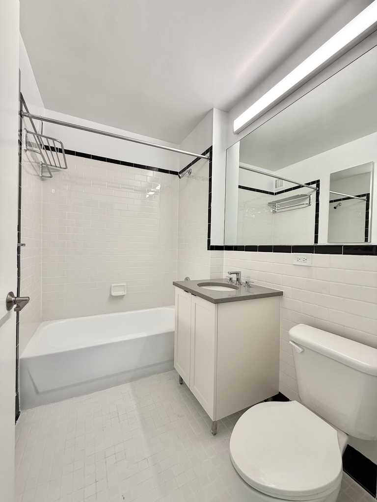 West 42nd Street - Photo 7