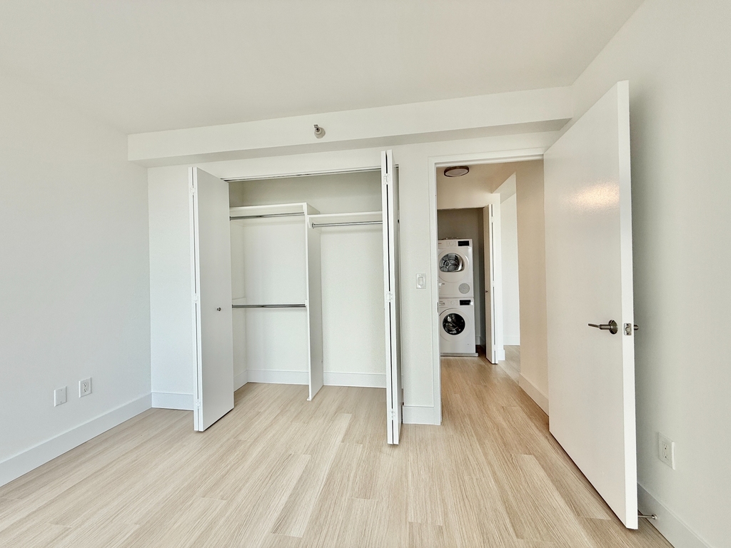 West 42nd Street - Photo 10