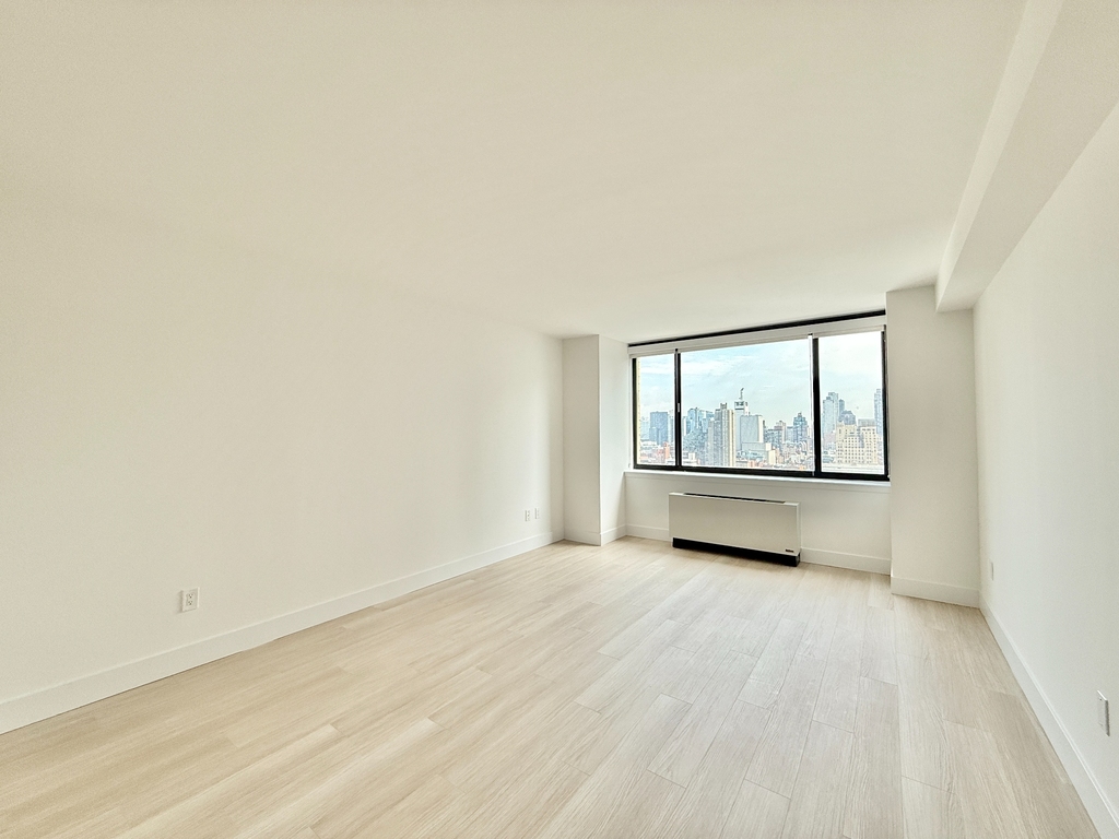 West 42nd Street - Photo 1