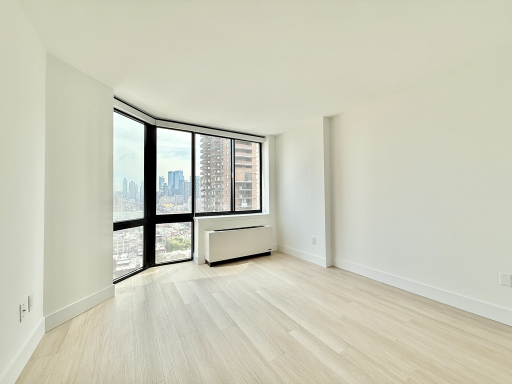 West 42nd Street - Photo 9