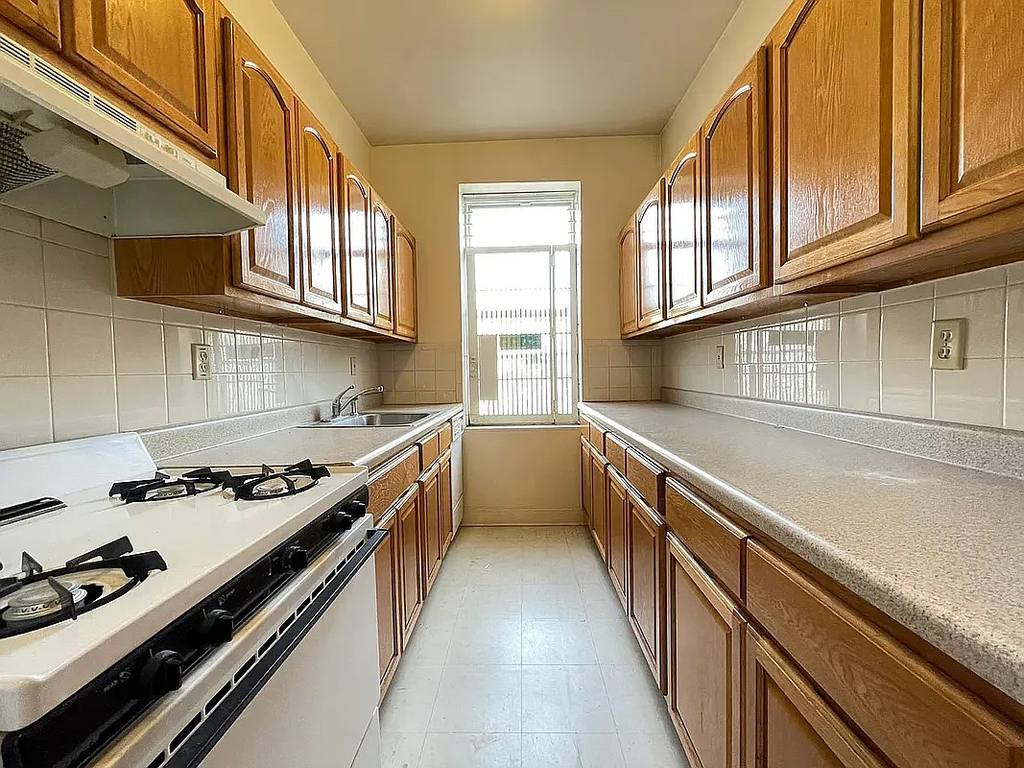 901 St Johns Place - Photo 1