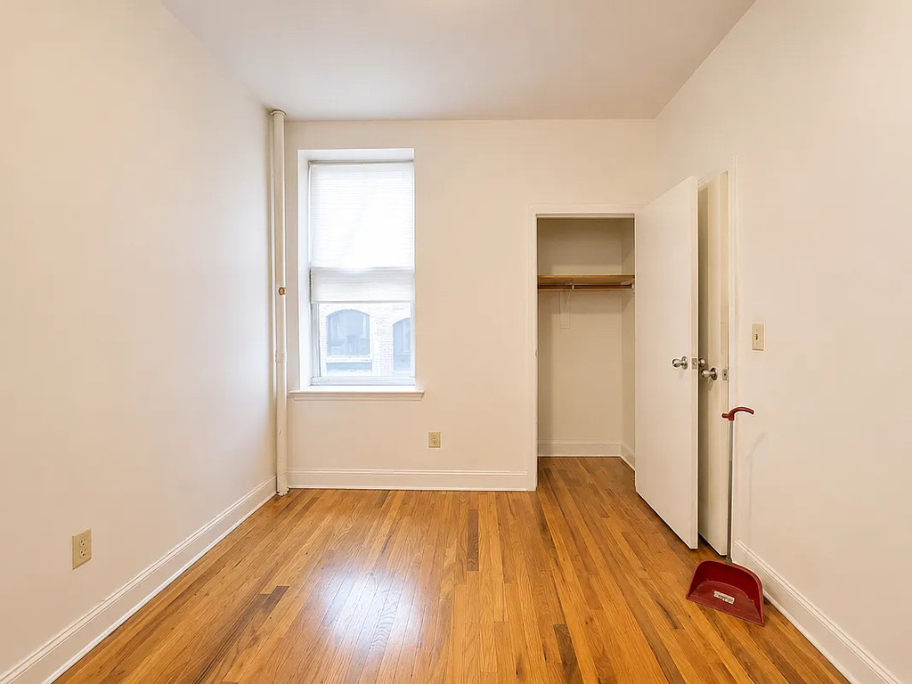 901 St Johns Place - Photo 2