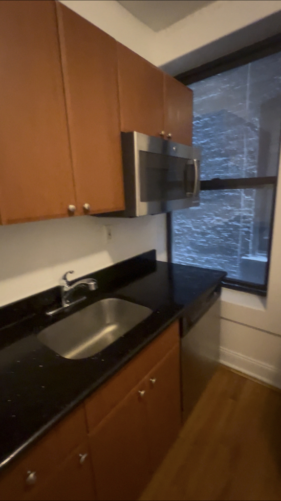 East 12th Street - Photo 5