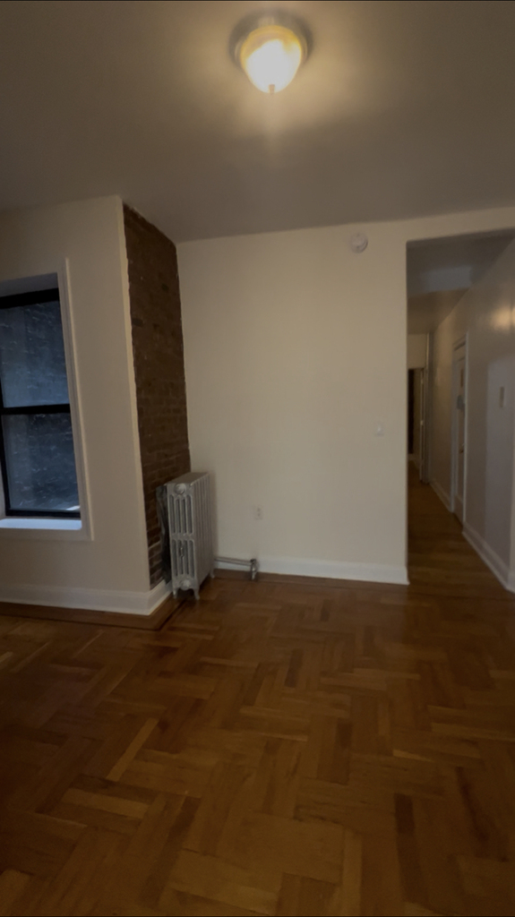 East 12th Street - Photo 8