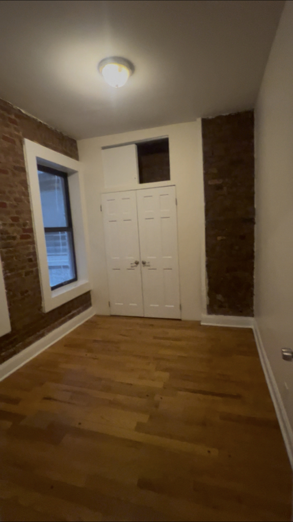 East 12th Street - Photo 10