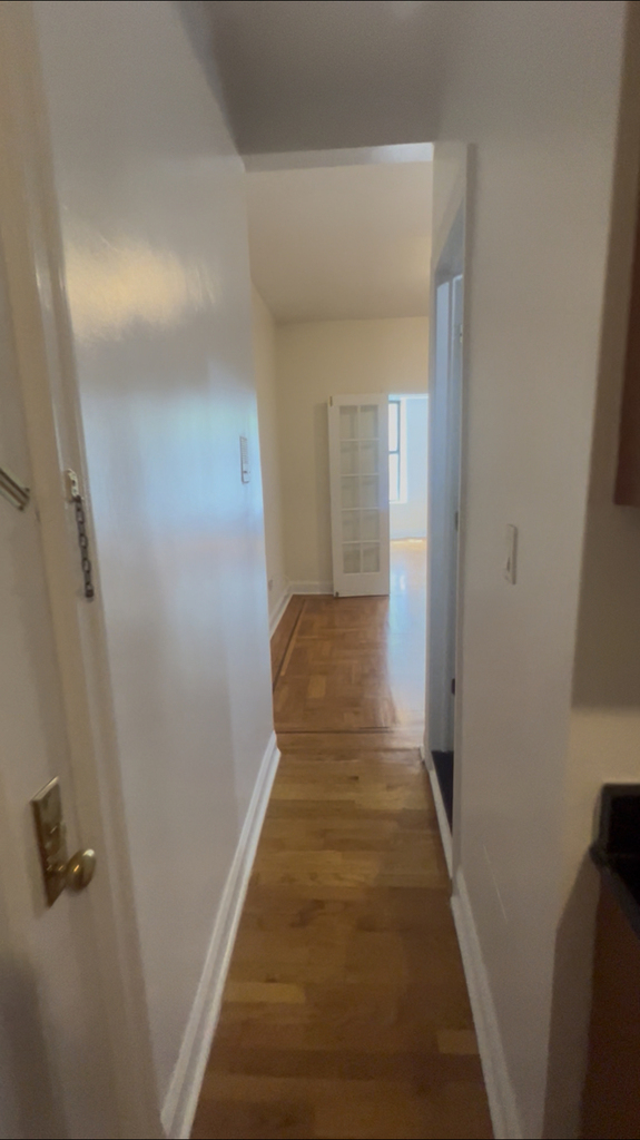 East 12th Street - Photo 4