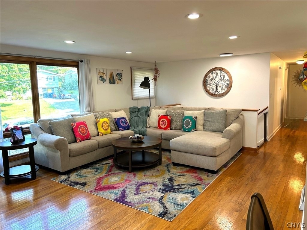 302 Oakridge Drive - Photo 3