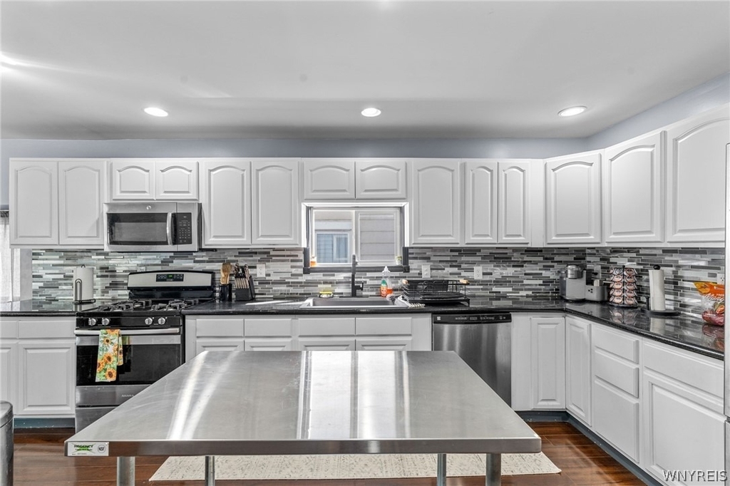114 Flohr Avenue - Photo 4
