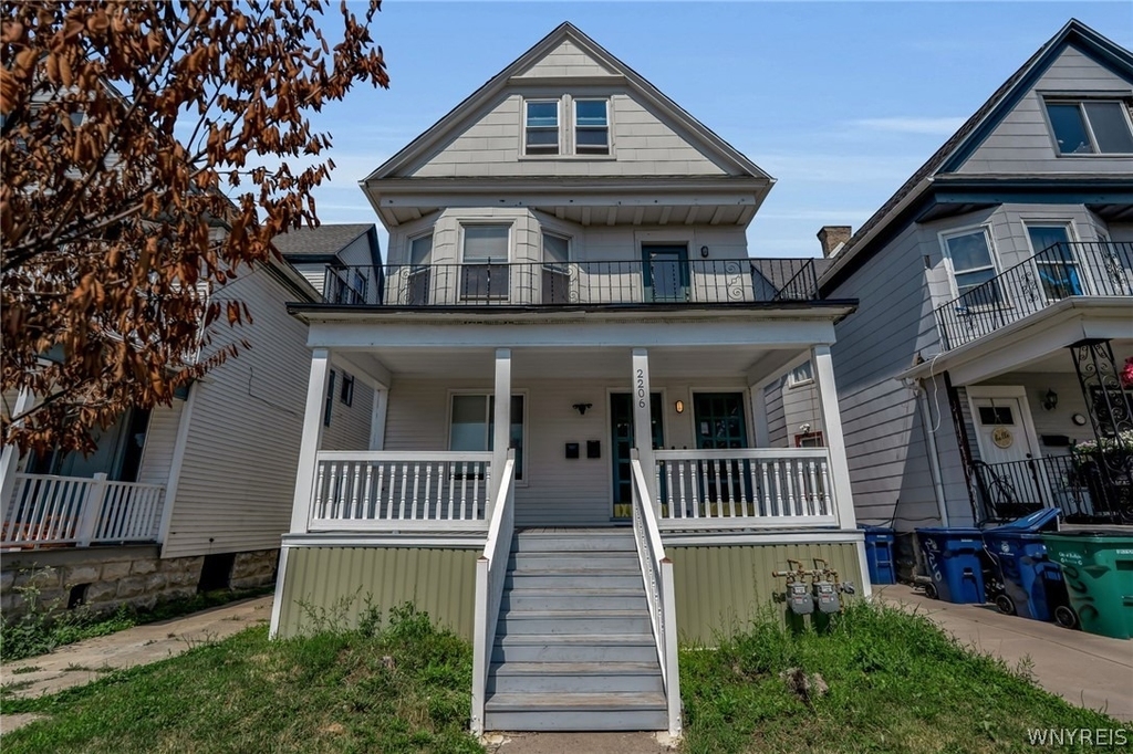 2206 Main Street - Photo 2