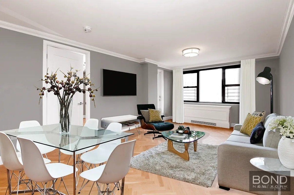 East 86th Street - Photo 4