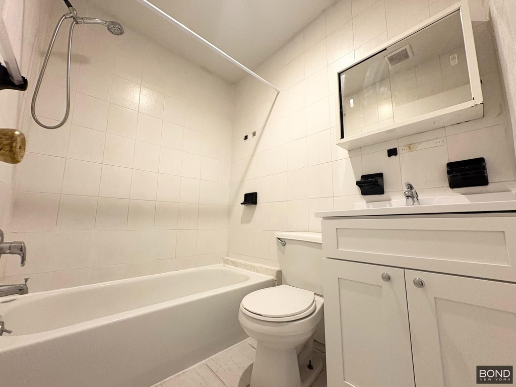 East 55th Street - Photo 5