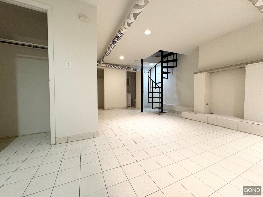 East 55th Street - Photo 4