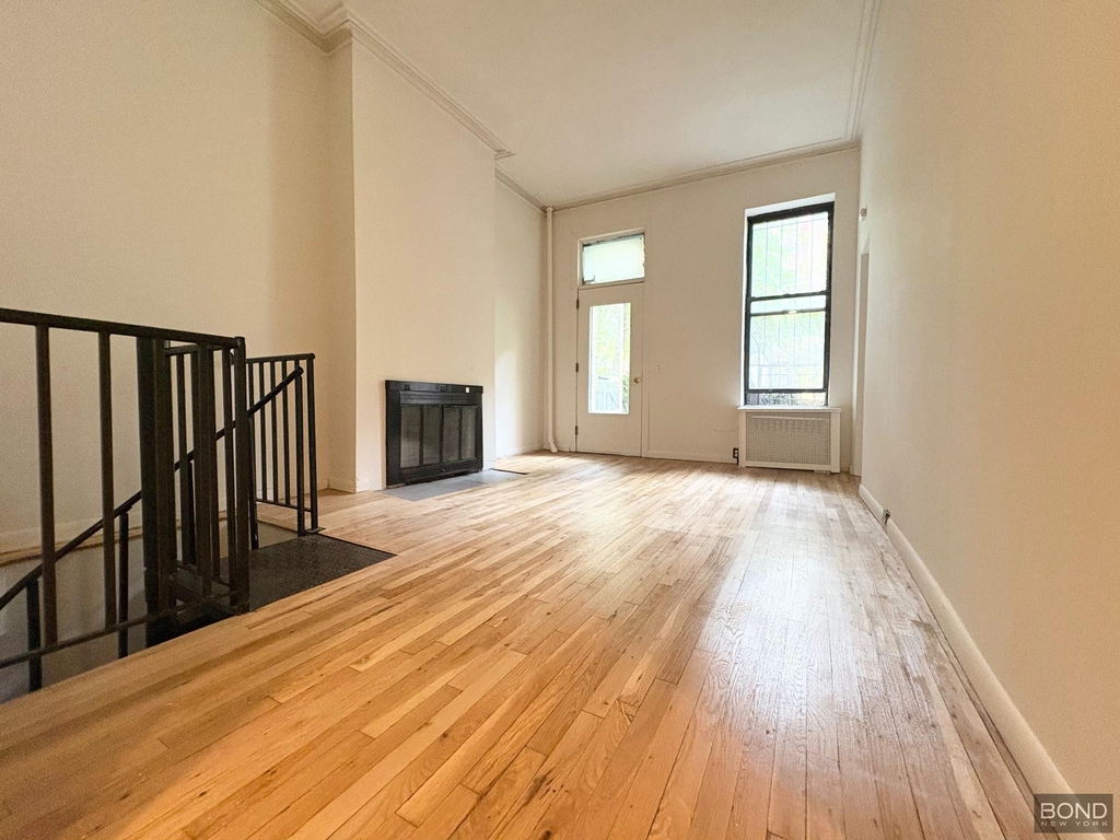 East 55th Street - Photo 0