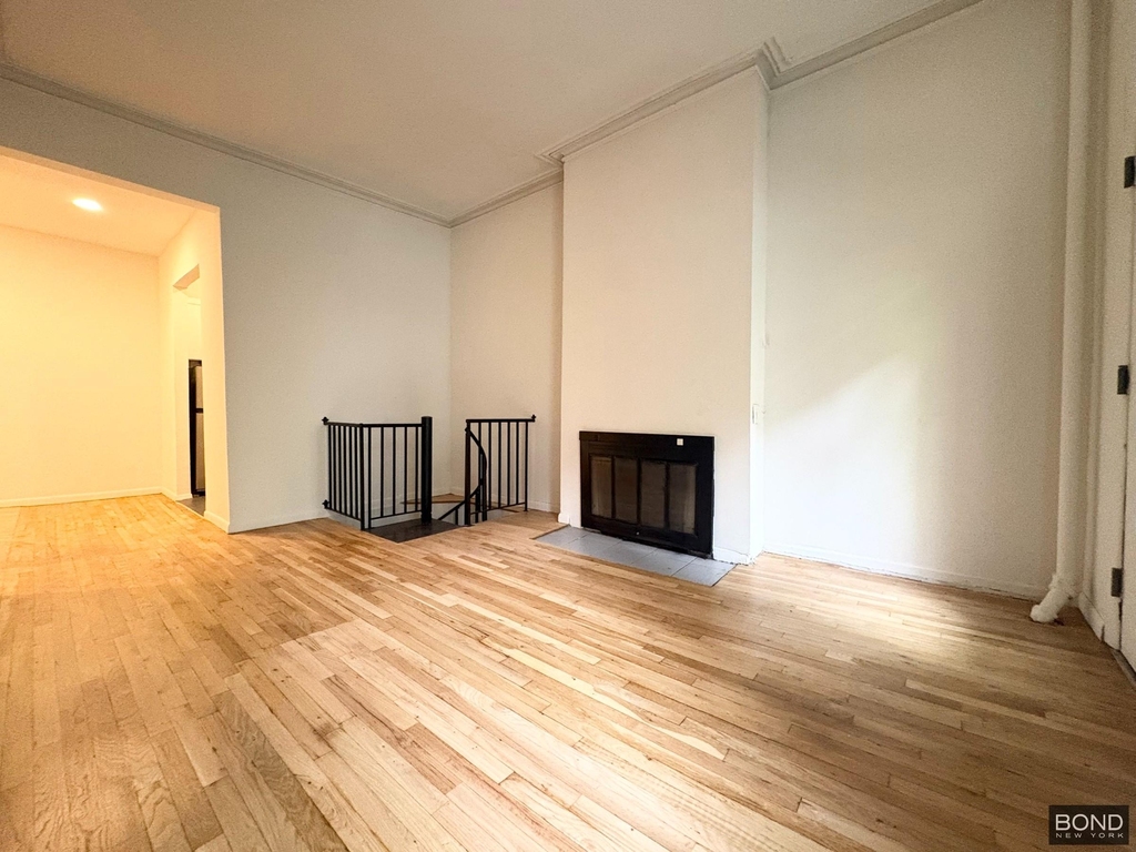 East 55th Street - Photo 1