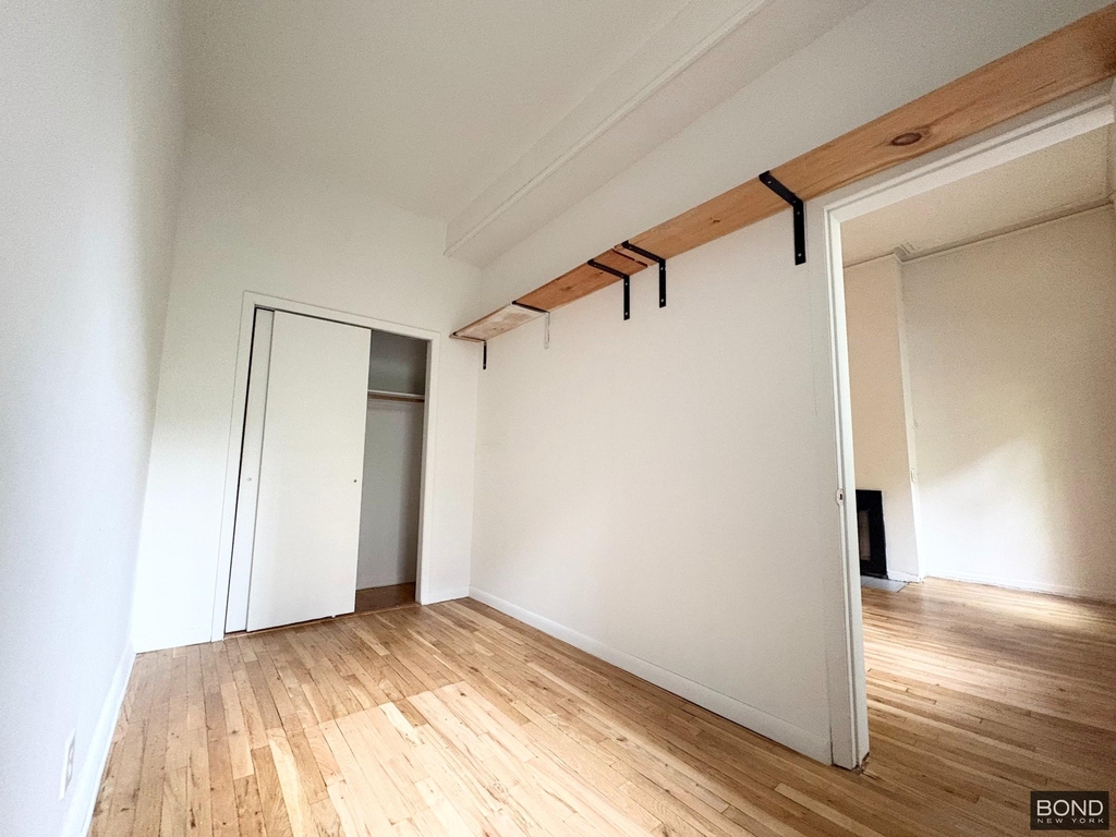 East 55th Street - Photo 3