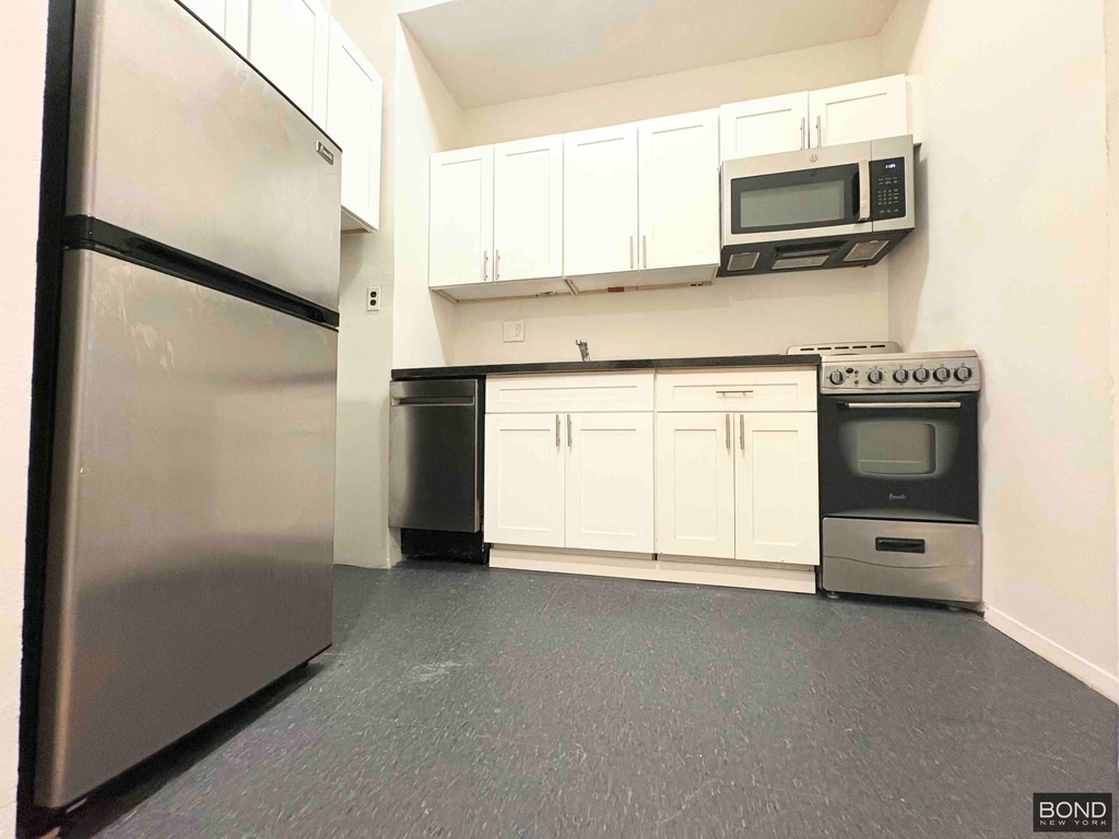 East 55th Street - Photo 2