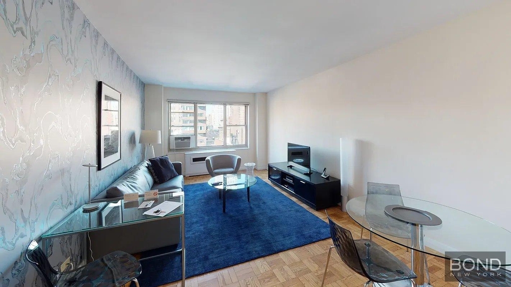 Park Avenue - Photo 0