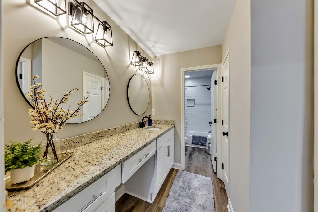 1018 Falling Valley Court Se - Photo 12