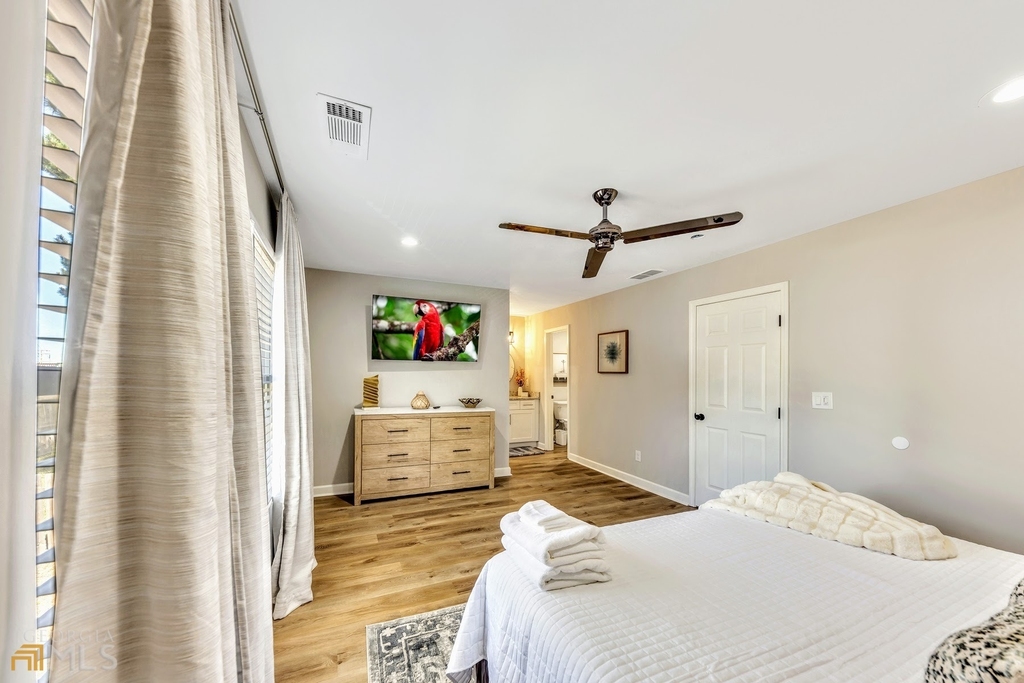 1018 Falling Valley Court Se - Photo 16