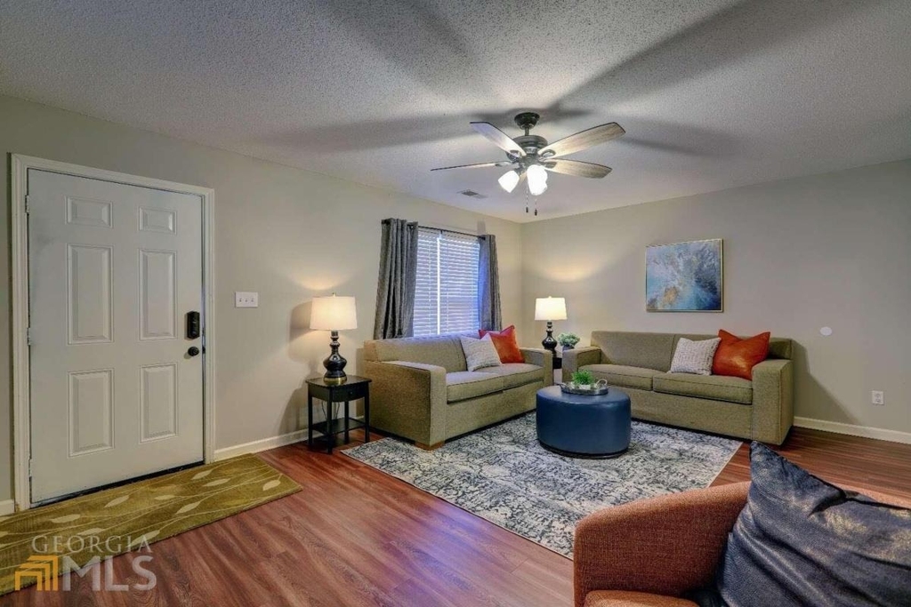 7271 Crestside Drive - Photo 2