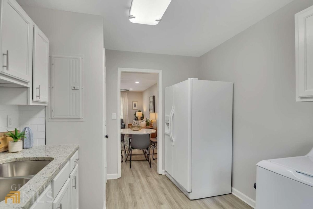 5551 Davis Drive - Photo 5