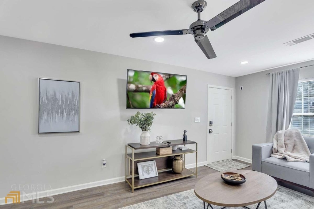 1744 Spring Road - Photo 2
