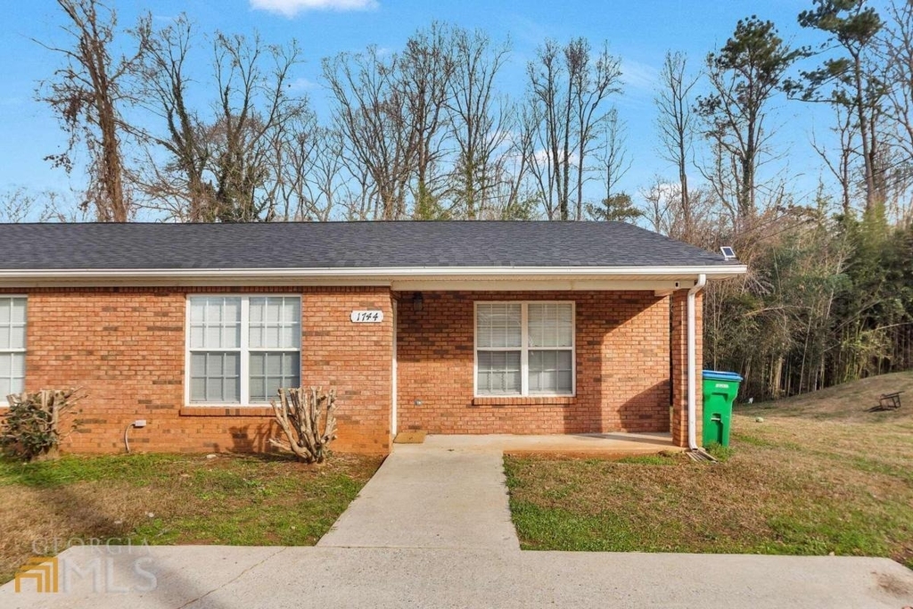 1744 Spring Road - Photo 14