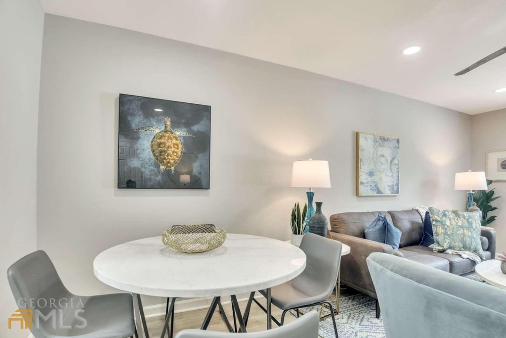 1738 Spring Road - Photo 3