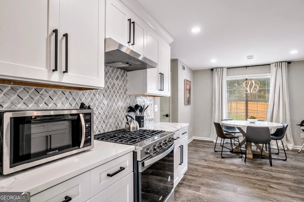 8008 Clearview Circle - Photo 8