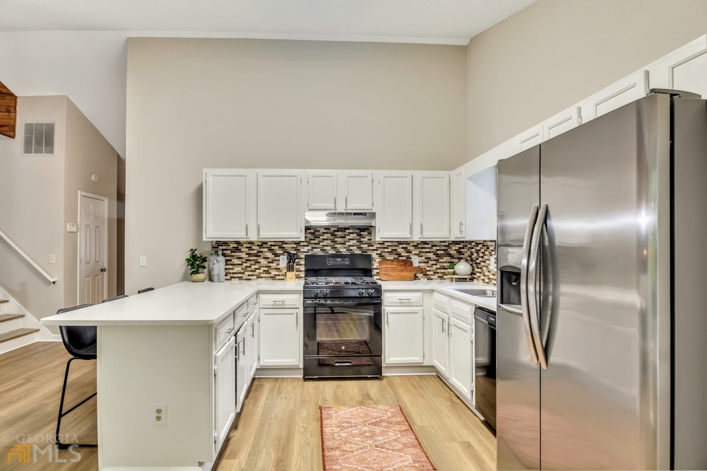 2025 Winsburg Drive Nw - Photo 4