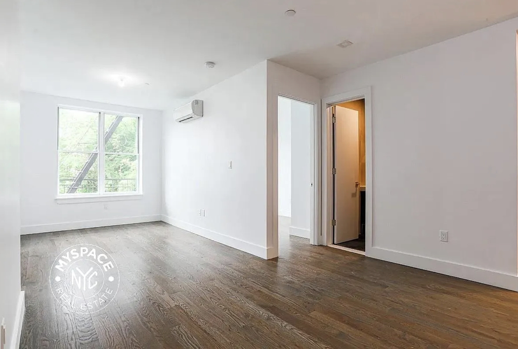 224 Hawthorne Street - Photo 2