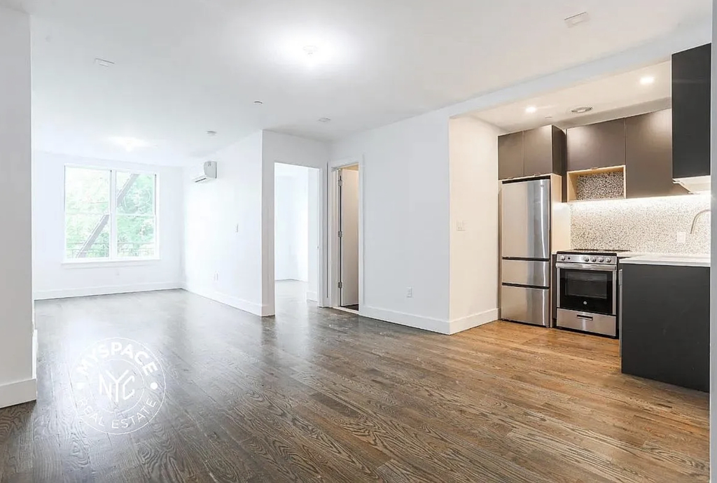 224 Hawthorne Street - Photo 0